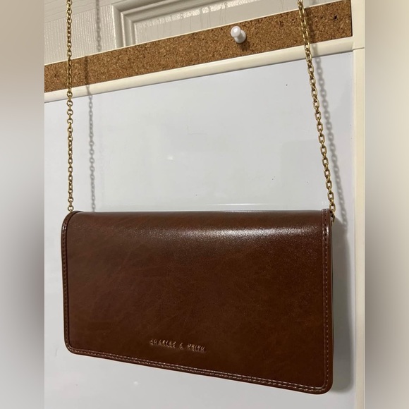 Charles & Keith timeless clutch/ cross body chain bag. Cones with dust bag& box. - Picture 5 of 7